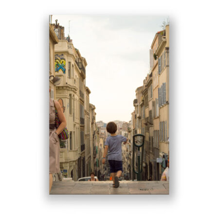 selbstbewusster Junge in Marseille Fotografie Wandbild
