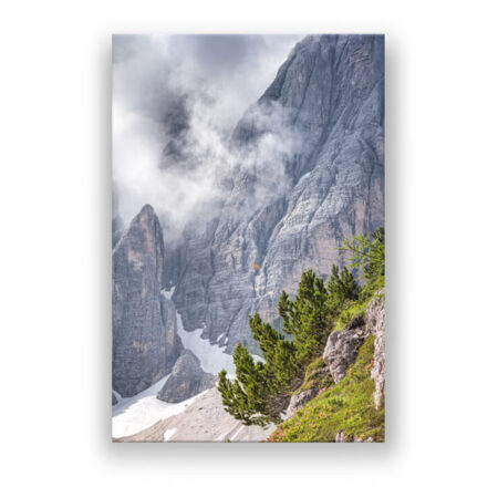 Felswand in den Dolomiten in den Wolken Fotografie Wandbild